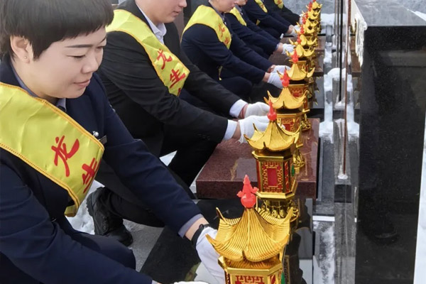 龙生墓园送福灯，沈阳陵园墓地月圆情满点亮思亲路