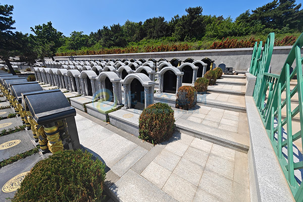 龙福山纪念园（龙福山墓园）